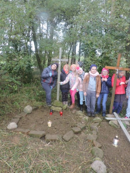 Zuchy sprzątanie grobów